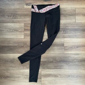 Lululemon Reversible Leggings, Flower design band